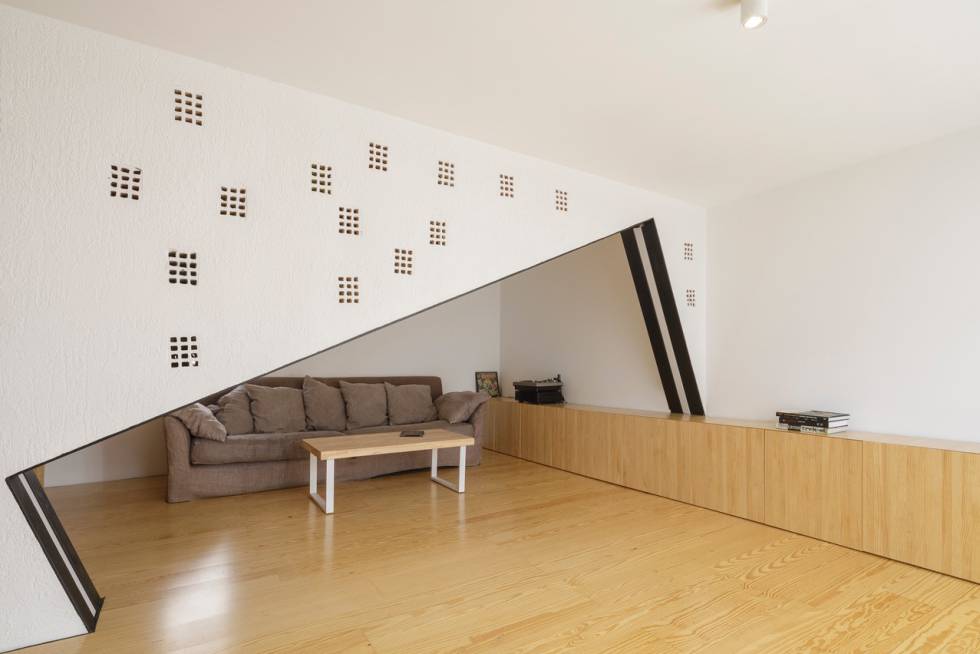 Interior de la vivienda en Granada reformada por el estudio de arquitectura CUAC. 