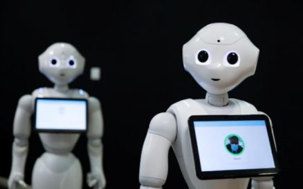 COVID robocop, el androide que te recuerda que debes usar mascarilla