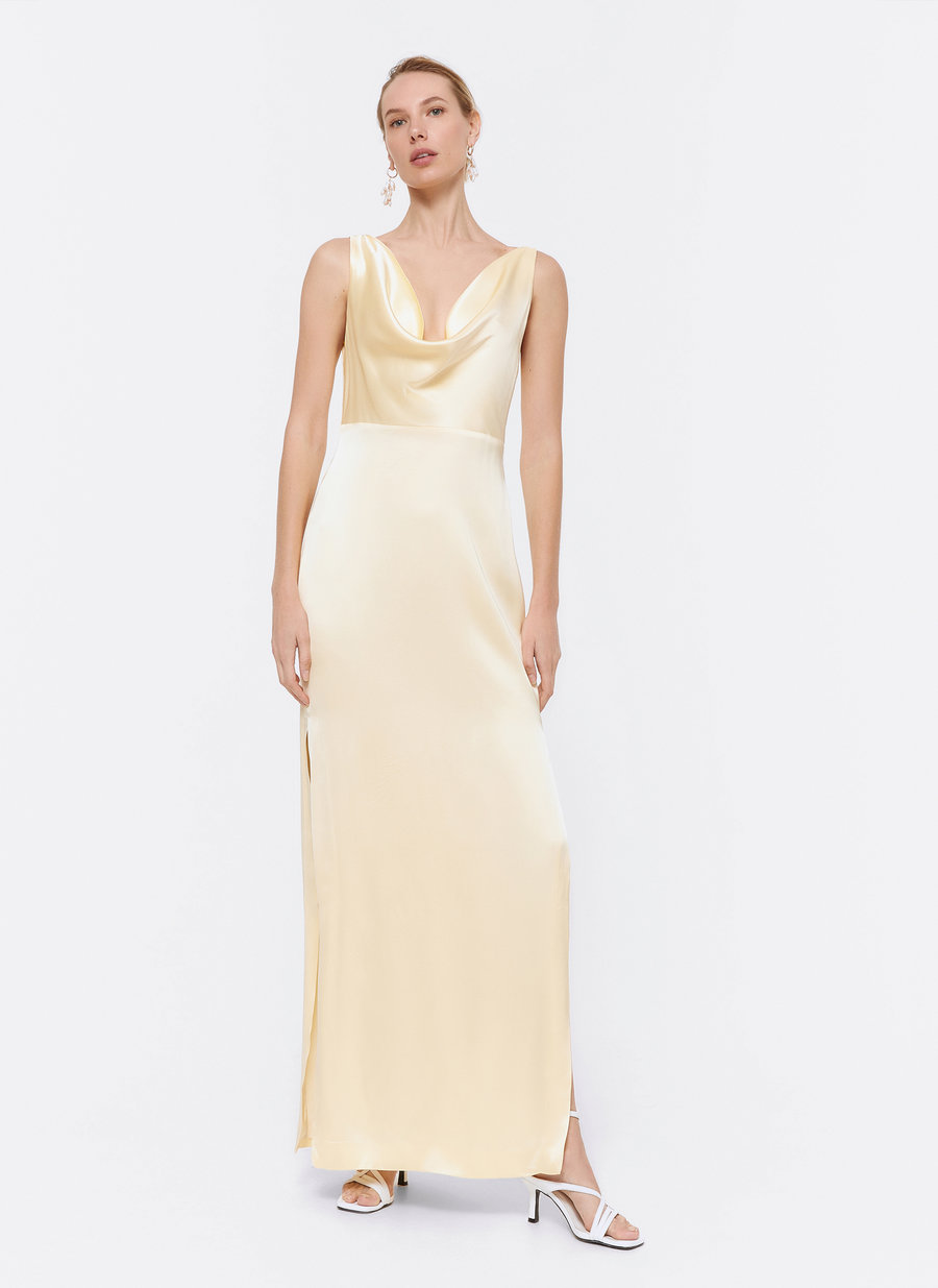 Ana de Armas agota el vestido de chica Bond, Uterqüe tiene una prenda similar a la venta