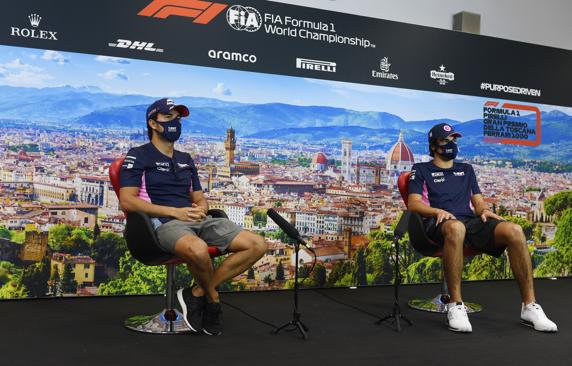Checo Pérez, junto a Lance Stroll en el GP de la Toscana de F1 2020