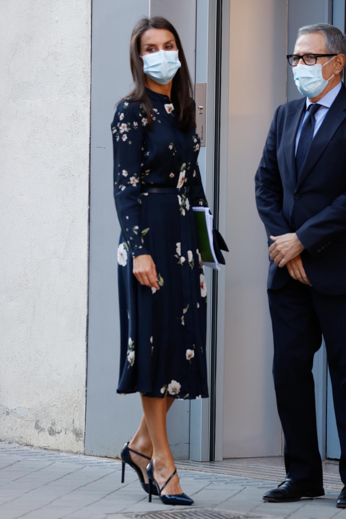 Doña Letizia a su llegada a la reunión con la Asociación Española contra el cáncer / GTRES