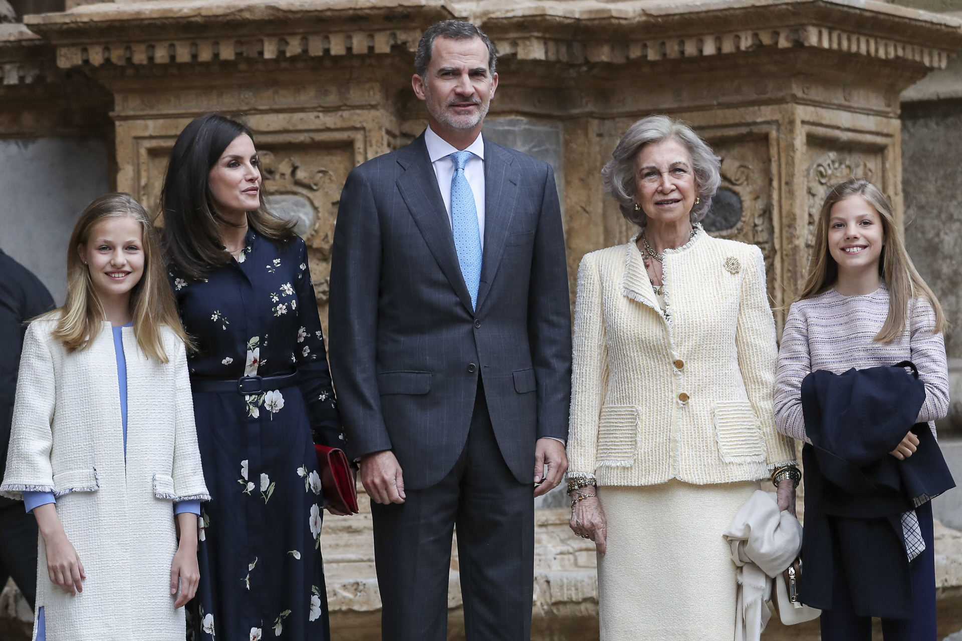 Doña Letizia recicla look ‘low cost’ en una importante reunión con la AECC