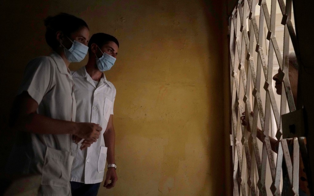 Autoridades de La Habana extienden toque de queda en nuevo pico de Covid-19