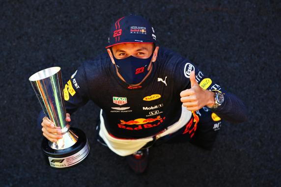 Alex Albon logró su primer podio en Mugello, algo que le debe llenar de confianza para mejorar y ganarse la renovación