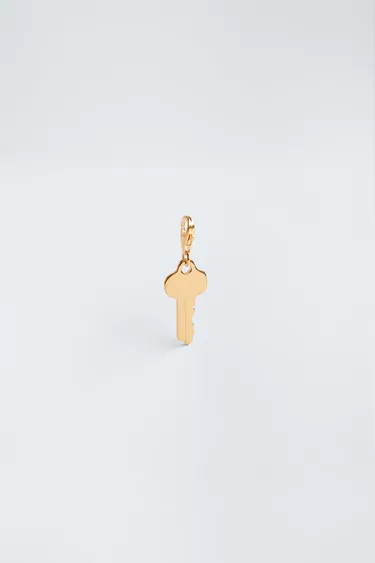 Zara: Bate récords de ventas con estos charms de la buena suerte coleccionables