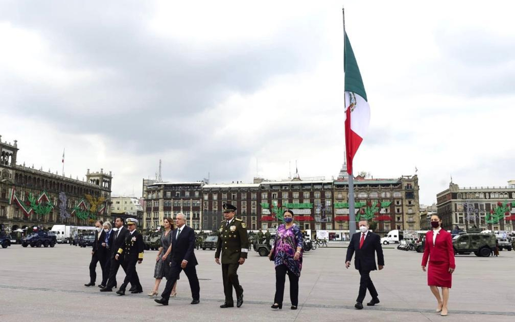 Recuerdan a héroes de la Independencia y premian a héroes de la pandemia