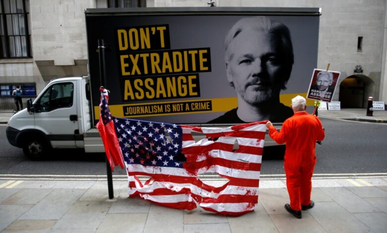 Trump ofrece indulto a Assange si revela fuente de los documentos de la convención demócrata