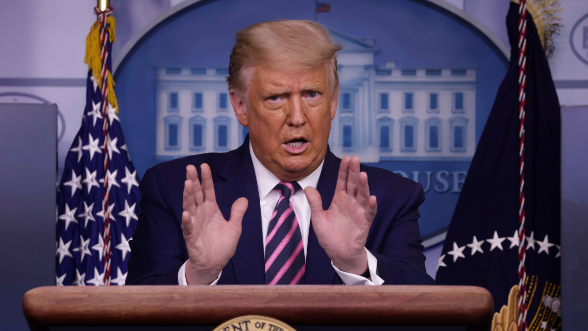 Trump dice que nominará a una mujer para reemplazar a Ginsburg en la Corte Suprema