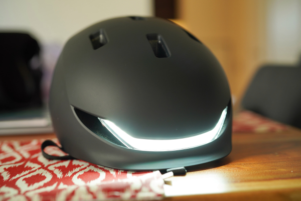 El Lumos Matrix es el casco de bicicleta urbana ideal para una excursión de un día más inteligente y segura