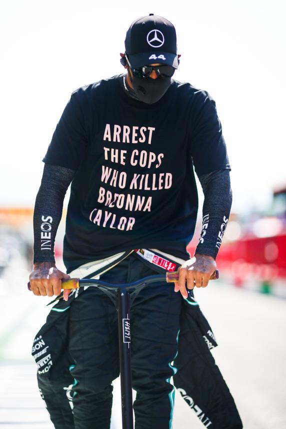 Hamilton, con su última camiseta reivindicativa