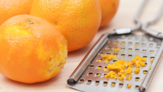 Esta mascarilla casera de naranja y avena es perfecta para la piel grasa