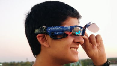 Cómo un joven de 16 años construyó lentes inteligentes que son mejores que los de Google