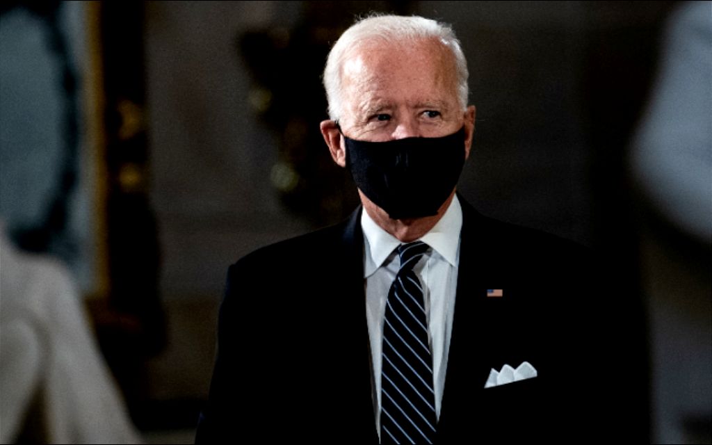 Con fuerza financiera, Biden supera a Trump en la radio y televisión