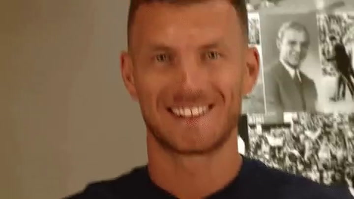 Dzeko renueva por la Roma hasta 2022