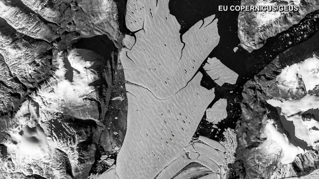 Alarma tras desprenderse masa de hielo del tamaño de París en el Ártico