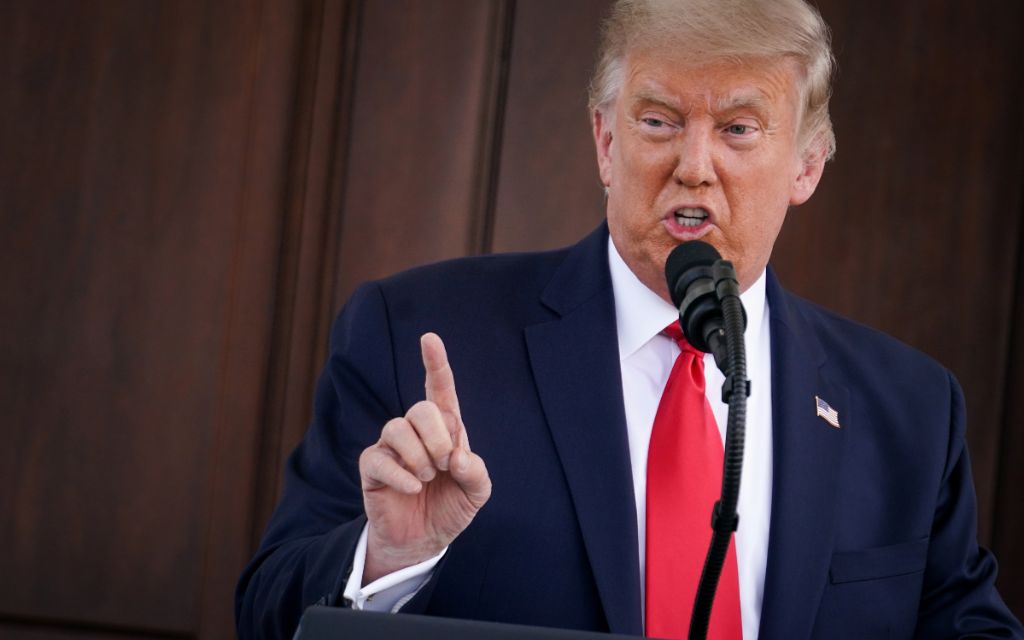 Chocan Trump y Biden sobre disponibilidad de vacuna contra Covid-19 antes de elecciones