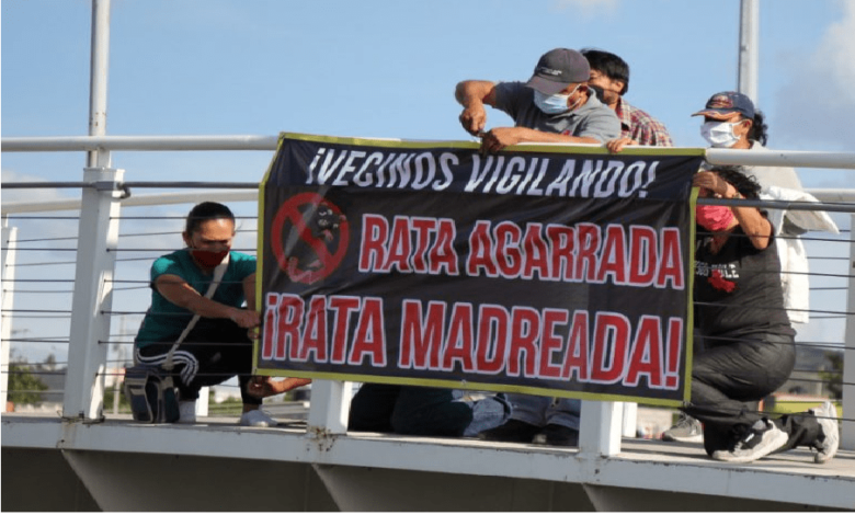 Colocan manta en puente de Querétaro, vecinos amenazan a delincuentes, harán justicia por propia mano