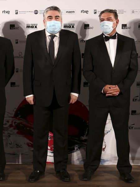 El Ministro de Cultura y Deporte, José Manuel Rodríguez Uribes (izquierda), y el presidente de la SGAE, Antonio Onetti, hoy en entrega de los XXIII Premios Max en Málaga.