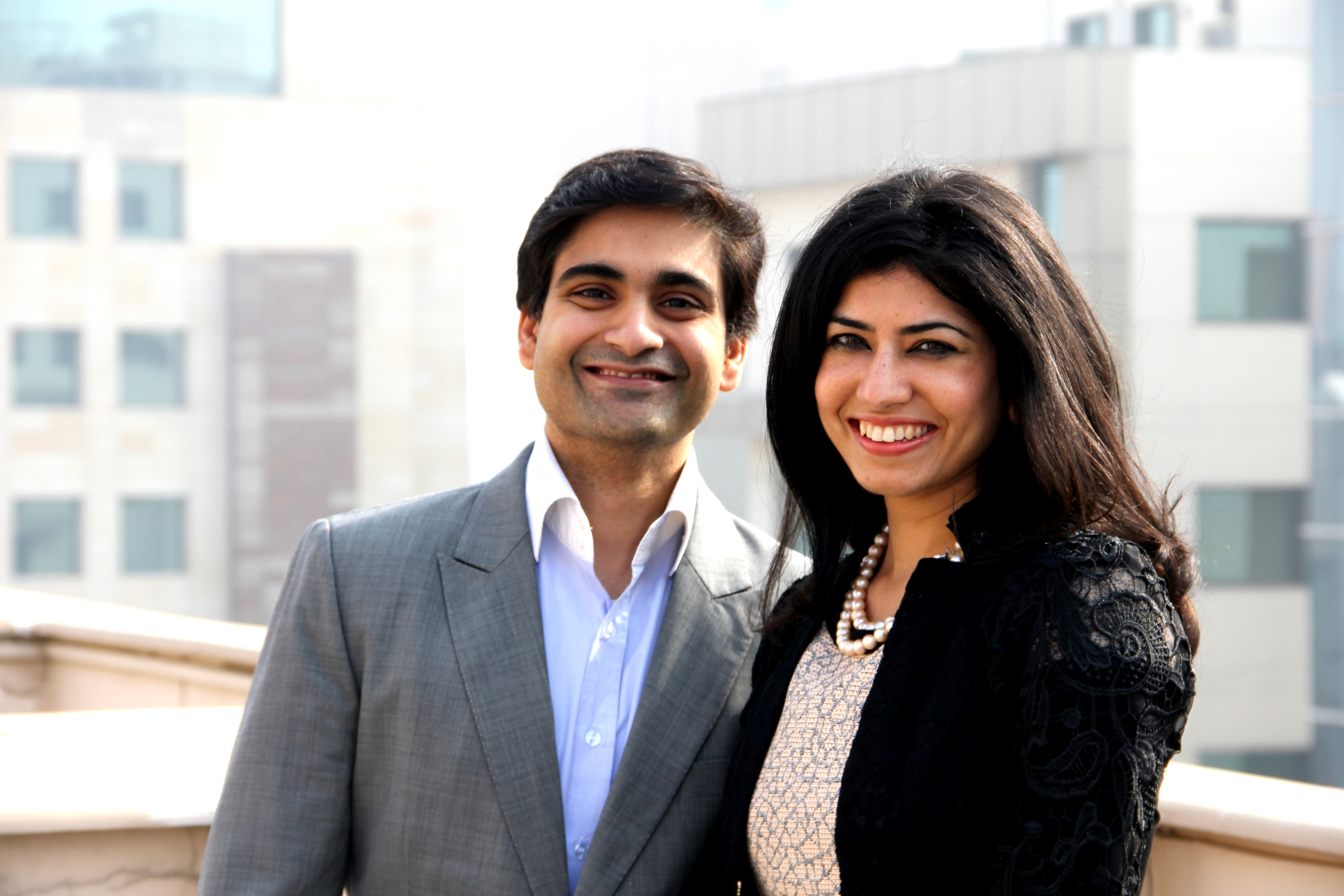 Los cofundadores de CashKaro, Rohan y Swati Bhargava