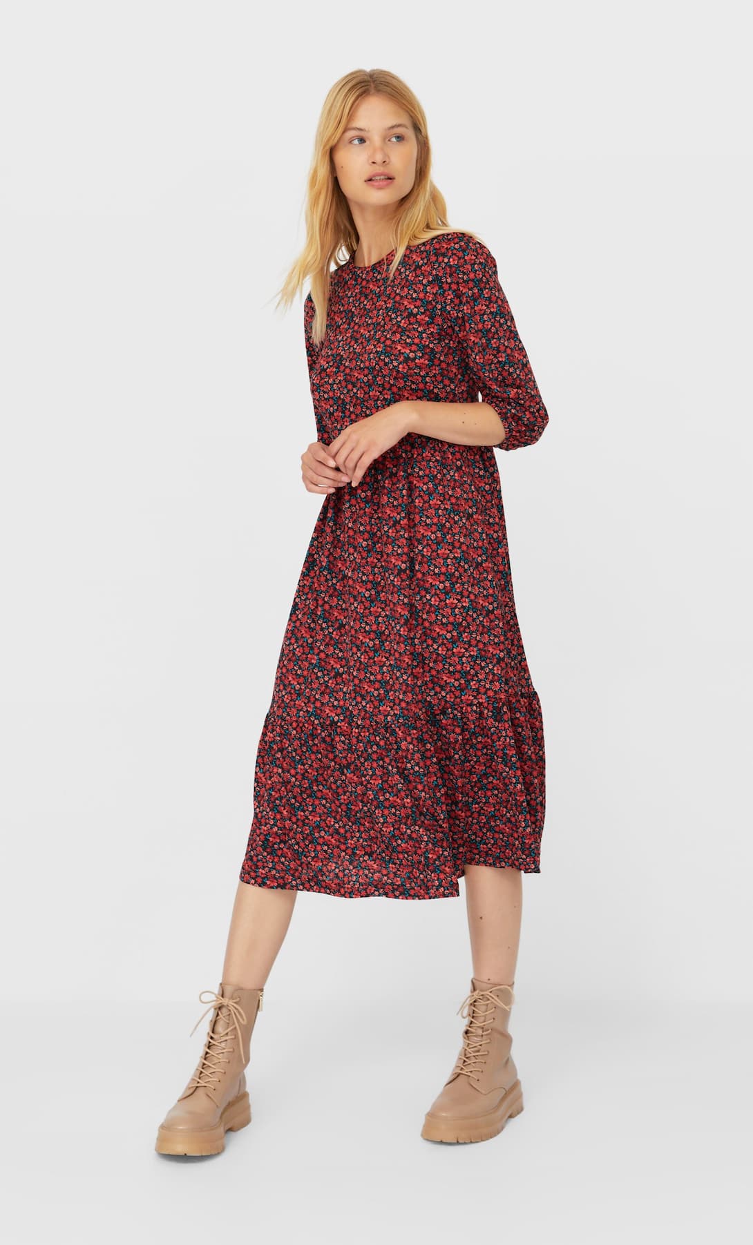 Este es el vestido midi de flores de Stradivarius destinado a convertirse en viral este otoño