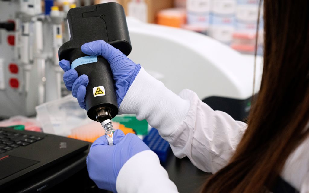 Esteroides reducen tasa de mortalidad en pacientes críticos de Covid-19: estudio