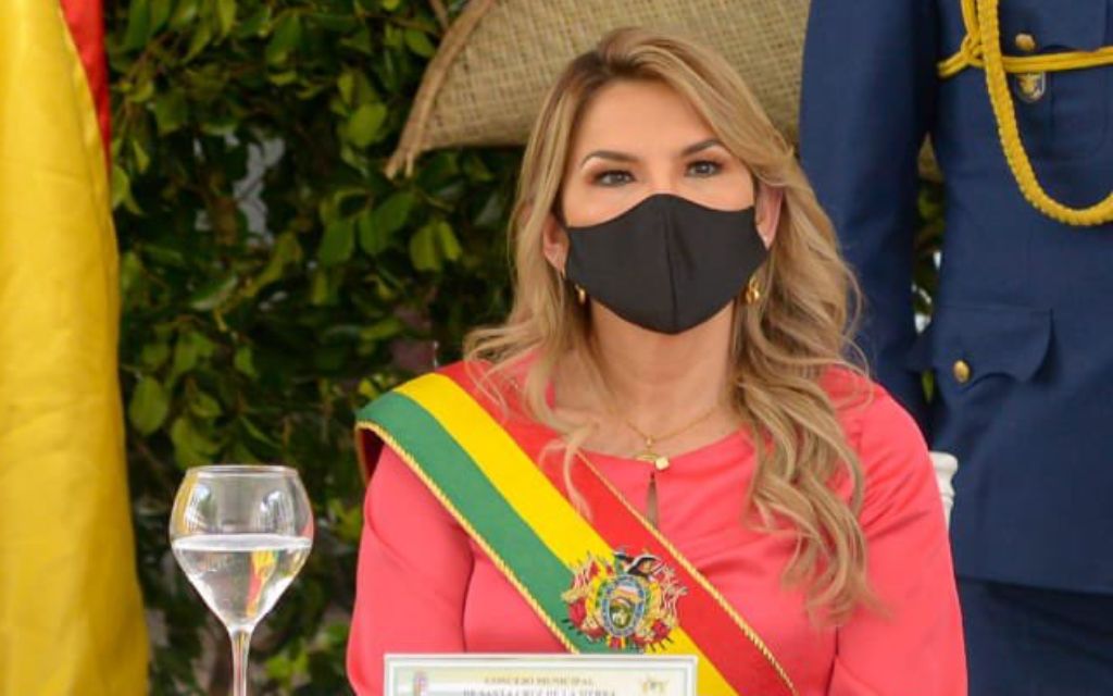 Gobierno interino de Bolivia se divide por la economía y renuncian tres ministros