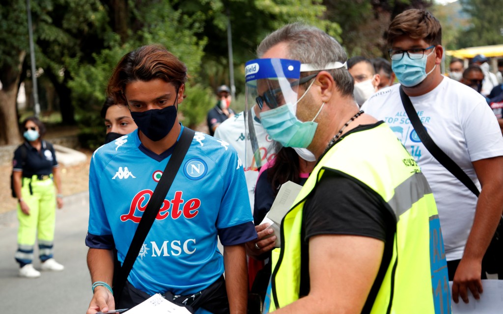 Italia descarta confinamiento del país entero, pese a repunte de casos Covid