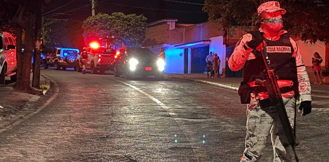 Matan a balazos a 6 jóvenes, comando armando irrumpe en un velorio