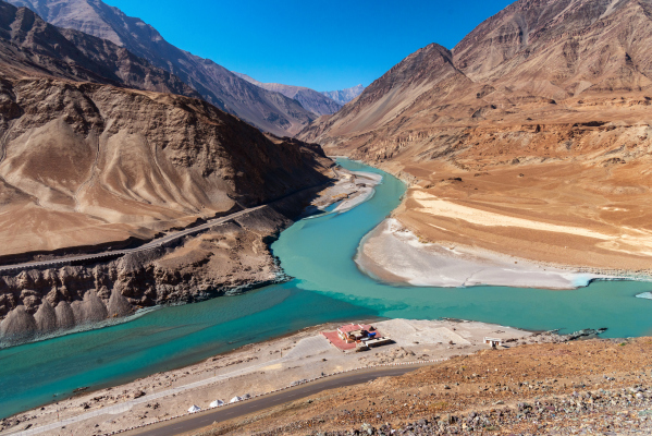 Microsoft se compromete a devolver más agua de la que consume a los ecosistemas donde opera para 2030