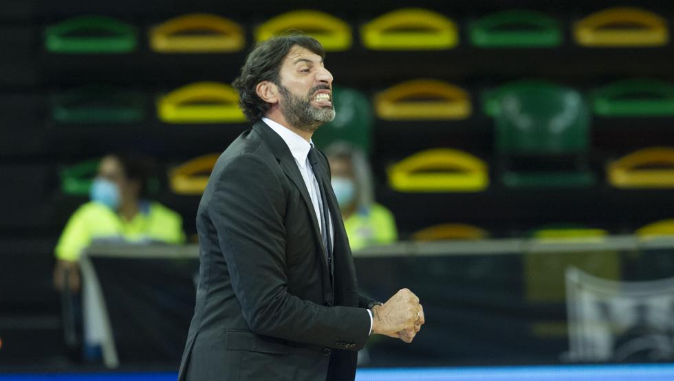 Gesto de intensidad de Mumbrú en la banda del Bilbao Arena.