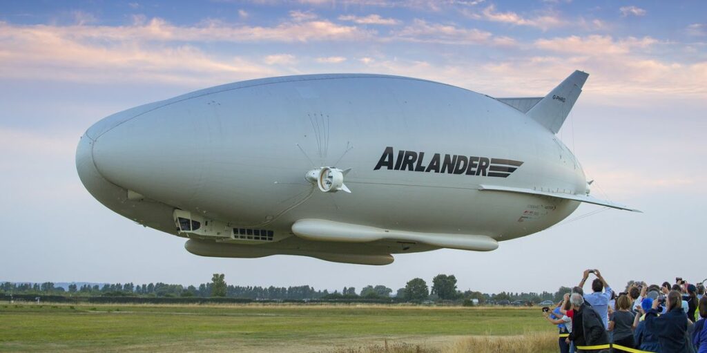 Oye, ¿quieres viajar en un dirigible hacia el Polo Norte?