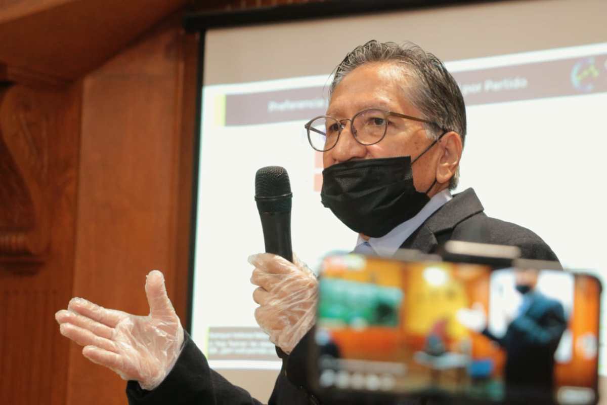 Partidos no deben confiarse, ni verse como ganadores absolutos; consultor hace análisis político de San Juan del Río