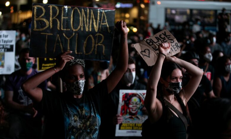 Protestan en Louisville tras decisión del jurado en caso de Breonna Taylor | Videos 