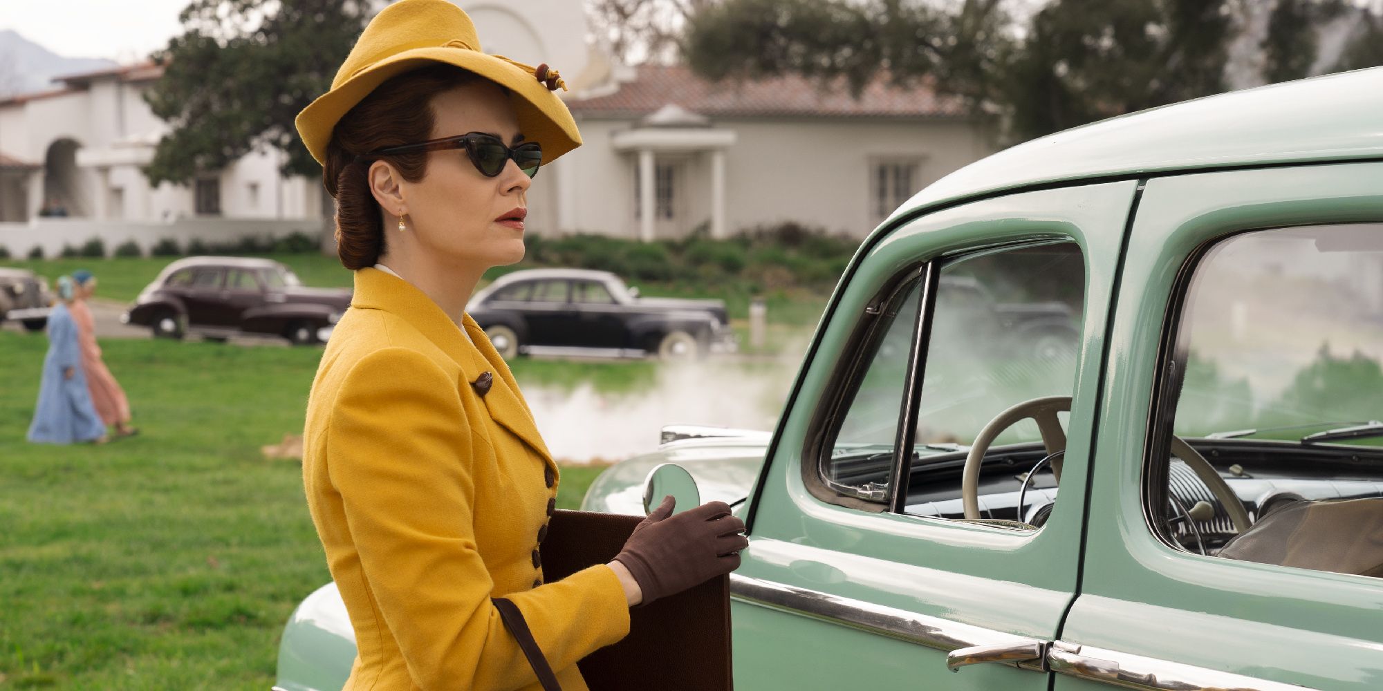 Ratched: lo que conduce la enfermera de coche Ratched en el programa | Screen Rant