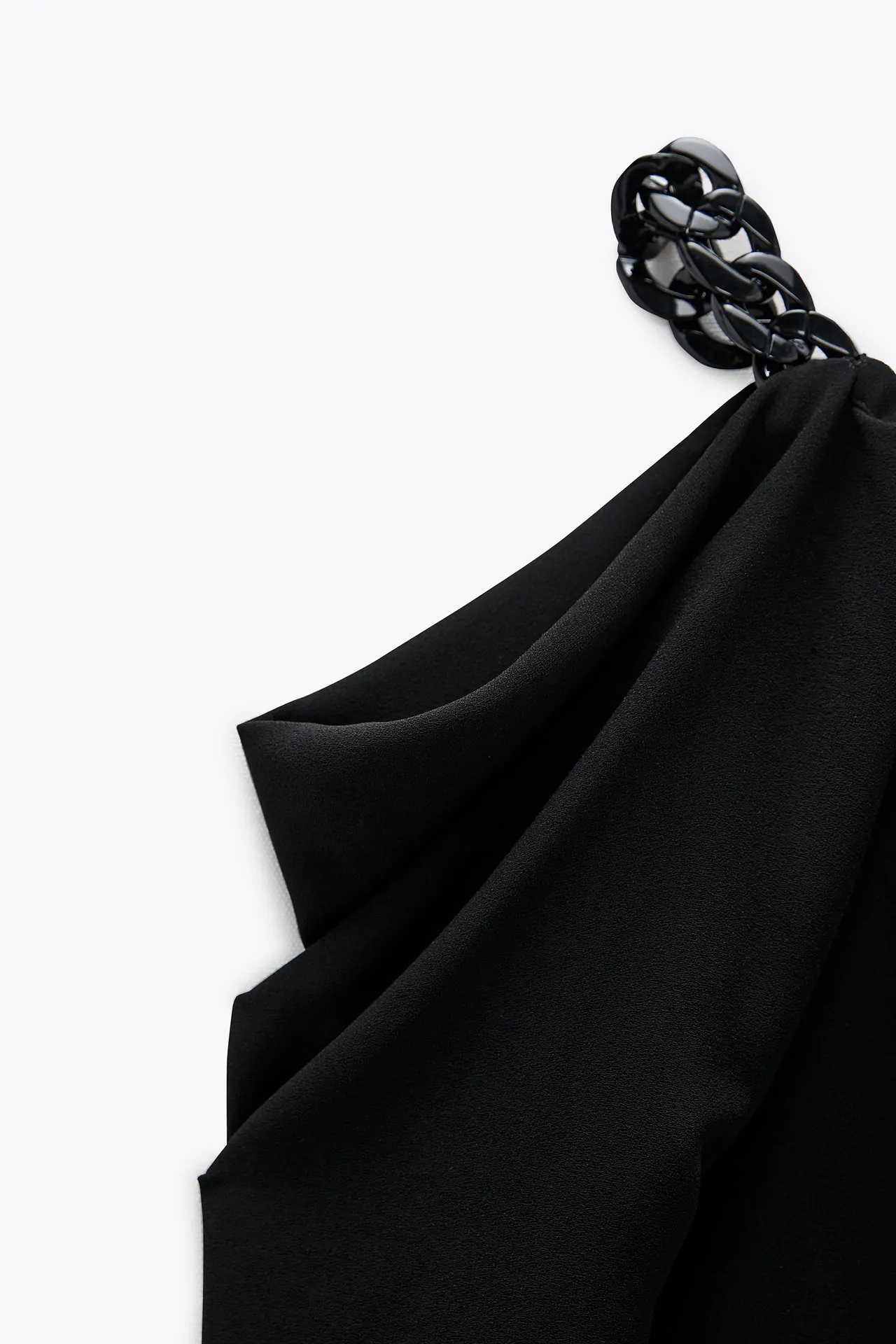 Samantha Jones tendría este vestido de Zara para salir por Nueva York