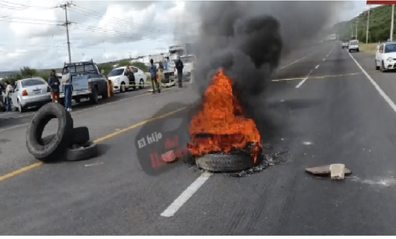 Se niegan liberar autopista Querétaro- Celaya, tensas negociaciones entre Guardia Nacional y manifestantes
