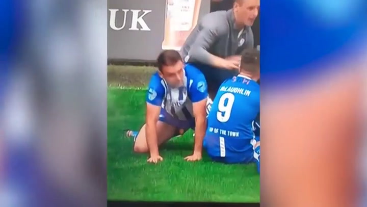 La 'pillada' más viral: se puso a orinar mientras su entrenador daba instrucciones La 'pillada' más viral: se puso a orinar mientras su entrenador daba instrucciones