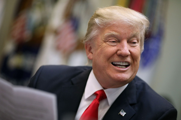 Twitter y Facebook luchan con Trump diciéndoles a los estadounidenses que voten dos veces