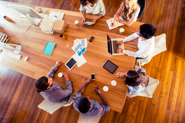 Una sala de reuniones propia: tres capitalistas de riesgo debaten sobre la ruptura de grandes firmas para comenzar sus propios conciertos