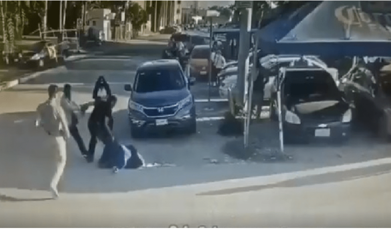 VIDEO IMPACTANTE: Violó a su hija, luego mata a puñaladas al violador, lo esperó afuera de Fiscalía