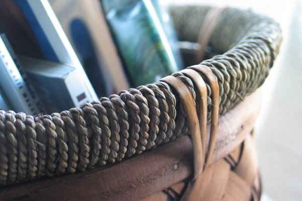 canasta con revistas