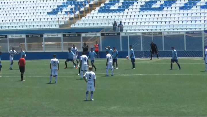 Gol de falta de Joao Roberto en el partido de Agua Santa contra Osasco Gol de falta de Joao Roberto en el partido de Agua Santa contra Osasco