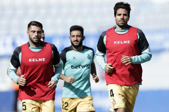 Cabrera calienta con el Espanyol antes del encuentro de ayer