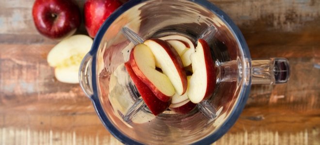manzanas en una licuadora
