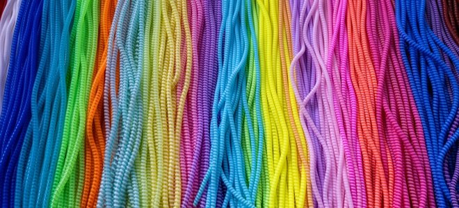 cadenas de cuentas de colores brillantes