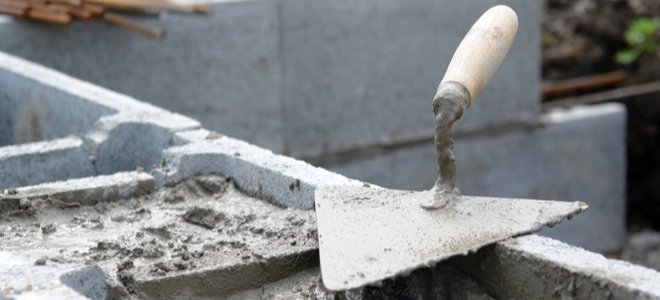 Flotador de mampostería sobre fraguado de hormigón en bloques de hormigón