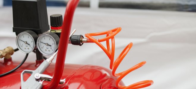 compresor de aire con válvulas y tubos