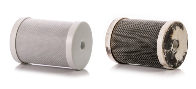 filtros de agua de ósmosis inversa, uno limpio y otro sucio