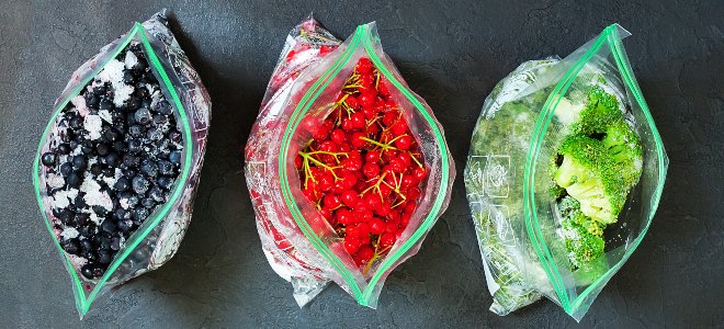 tres bolsas de comida congelada