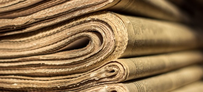 pila de periódicos viejos